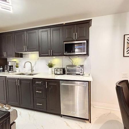 Super Luxury Family Home - 3 Bedrooms, 1 Full Bathroom And 1 Half Washroom With Free Parking, Wifi, Netflix Toronto Exteriér fotografie