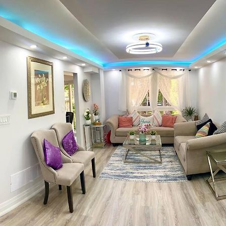 Super Luxury Family Home - 3 Bedrooms, 1 Full Bathroom And 1 Half Washroom With Free Parking, Wifi, Netflix Toronto Exteriér fotografie