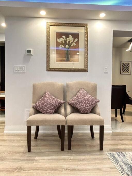 Super Luxury Family Home - 3 Bedrooms, 1 Full Bathroom And 1 Half Washroom With Free Parking, Wifi, Netflix Toronto Exteriér fotografie