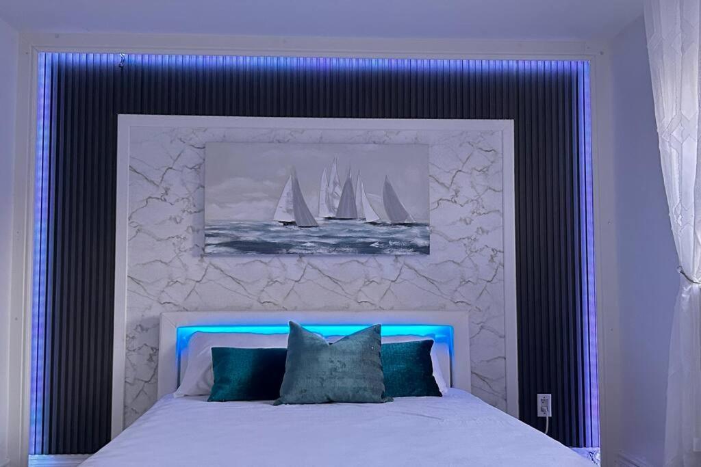 Super Luxury Family Home - 3 Bedrooms, 1 Full Bathroom And 1 Half Washroom With Free Parking, Wifi, Netflix Toronto Exteriér fotografie